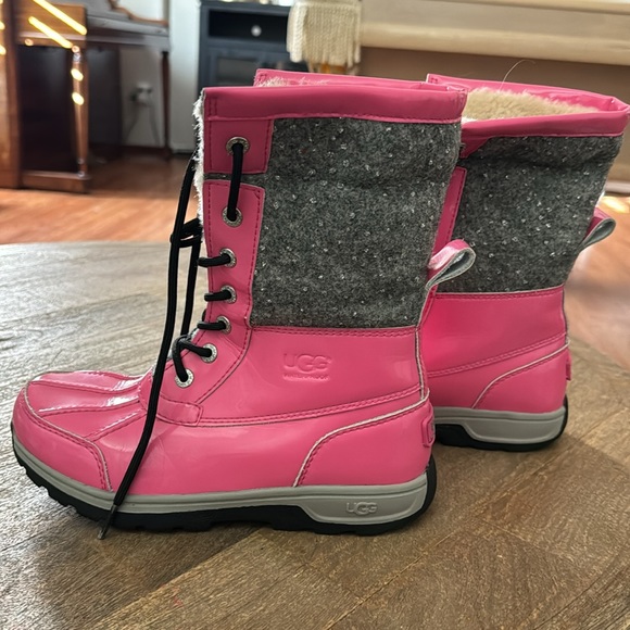 Girls excellent condition UGG Adirondack boots - Picture 4 of 7